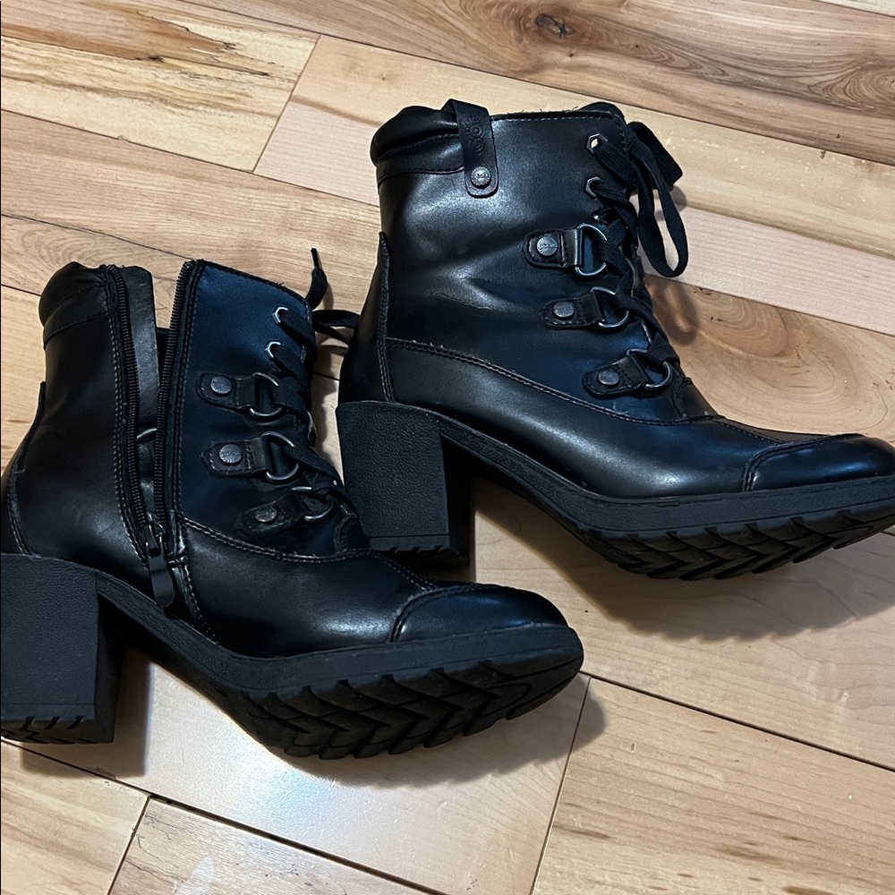 Elegant Black Women's Winter Boots - Picture 8 of 16